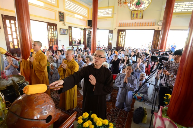Chùa Giác Ngộ: Hơn 1000 Phật tử hành hương thập tự đầu năm Ất Mùi