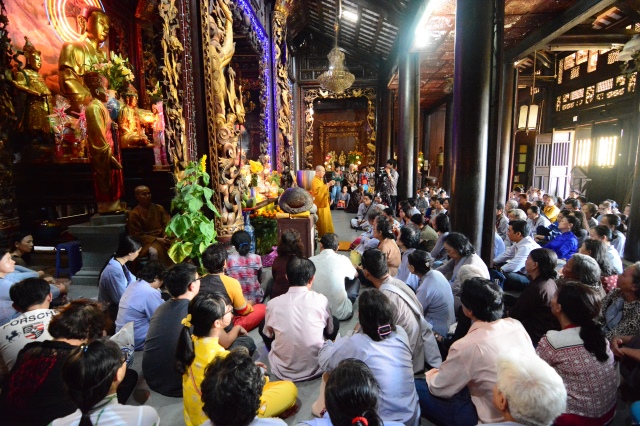 Chùa Giác Ngộ: Hơn 1000 Phật tử hành hương thập tự đầu năm Ất Mùi