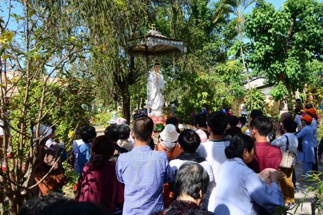 Chùa Giác Ngộ: Hơn 1000 Phật tử hành hương thập tự đầu năm Ất Mùi
