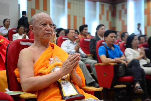 TT. Thích Nhật Từ nhận giải thưởng &quot;Lãnh Đạo Xuất Sắc Phật Giáo Thế Giới&quot; tại Thái Lan