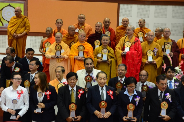TT. Thích Nhật Từ nhận giải thưởng &quot;Lãnh Đạo Xuất Sắc Phật Giáo Thế Giới&quot; tại Thái Lan