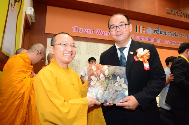 TT. Thích Nhật Từ nhận giải thưởng &quot;Lãnh Đạo Xuất Sắc Phật Giáo Thế Giới&quot; tại Thái Lan