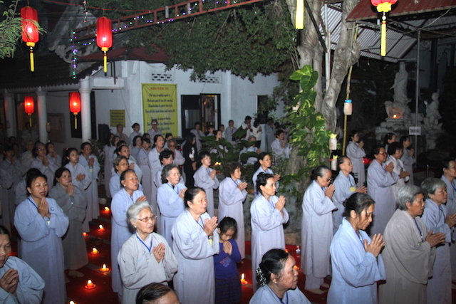 Khánh Hòa: Đêm Hoa đăng cúng dường Khánh đản đức Phật A Di Đà