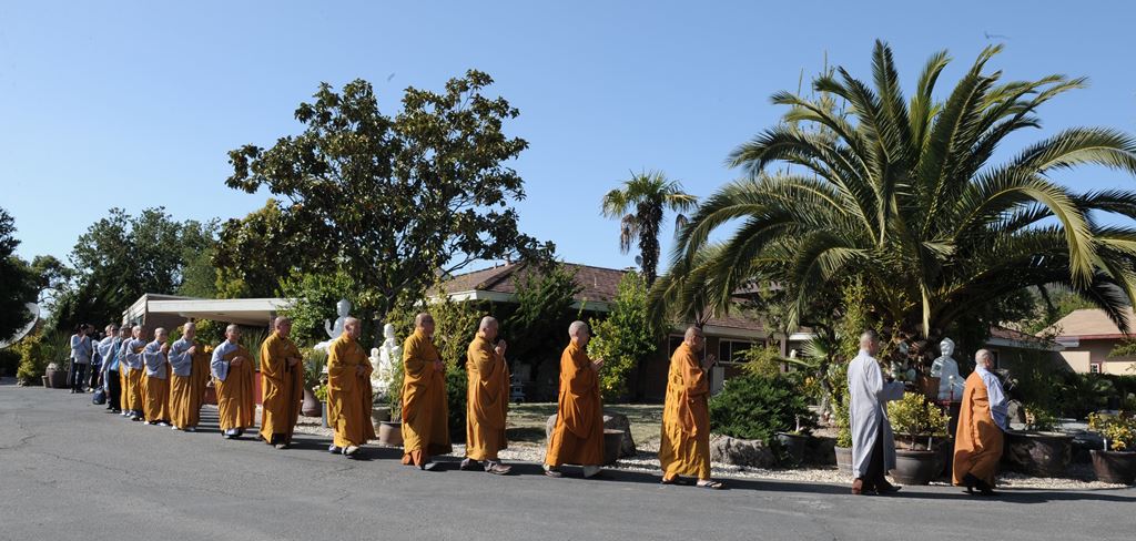 California: Chùm Ảnh Đón Mừng Đại Lễ Phật Đản PL 2559 Ở Một Số Chùa