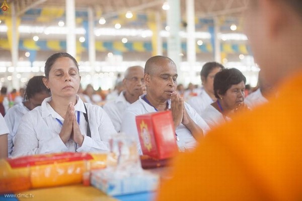 Thái Lan: Chùm ảnh Sự kiện Ngày Trái Đất tổ chức tại Tu viện viện Wat Phra Dhammakaya, Bangkok
