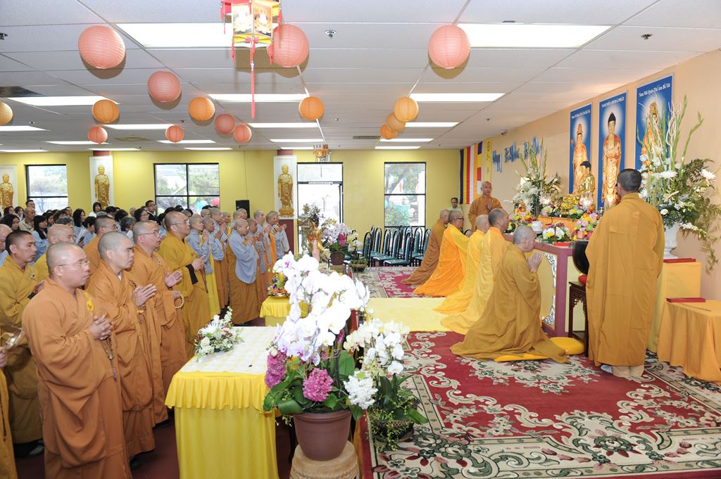 California: Chùm Ảnh Đón Mừng Đại Lễ Phật Đản PL 2559 Ở Một Số Chùa