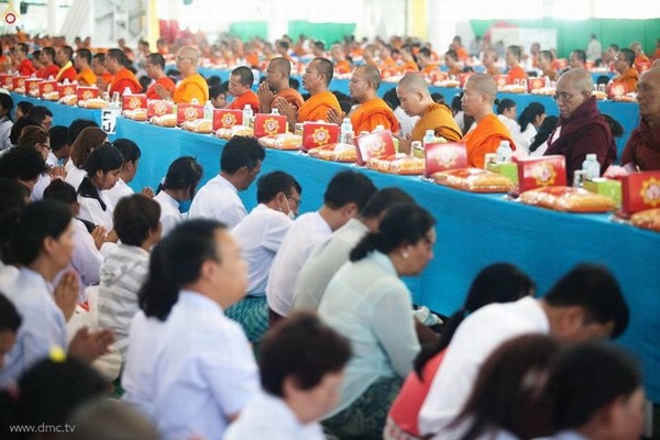 Thái Lan: Chùm ảnh Sự kiện Ngày Trái Đất tổ chức tại Tu viện viện Wat Phra Dhammakaya, Bangkok