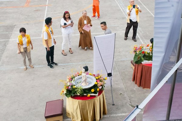 Philippines: Chùm ảnh Kính mừng Phật đản PL. 2559 tại nhà tù Cebu