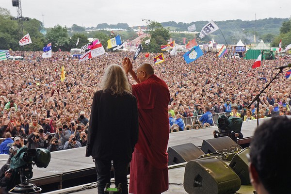 Vương quốc Anh: Chùm ảnh Đức Đạt Lai Lạt Ma tại Liên hoan Glastonbury