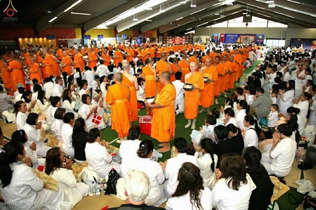 Đức Quốc: Chùm ảnh Lễ Loknimit Okpattsima tại chùa  Wat Phra Dhammakaya, bang Bavaria