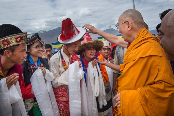 Ấn Độ: Chùm ảnh đức Đạt Lai Lạt Ma chia sẻ Pháp thoại tại Tu viện Jokhang, và học sinh Trường Jamyang, Ladakh