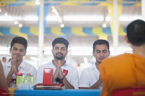 Thái Lan: Chùm ảnh Sự kiện Ngày Trái Đất tổ chức tại Tu viện viện Wat Phra Dhammakaya, Bangkok