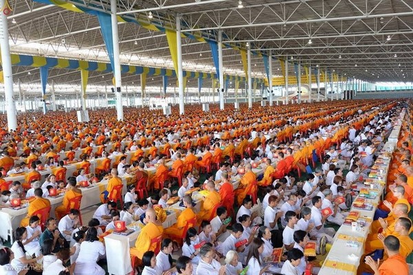 Thái Lan: Chùm ảnh Sự kiện Ngày Trái Đất tổ chức tại Tu viện viện Wat Phra Dhammakaya, Bangkok