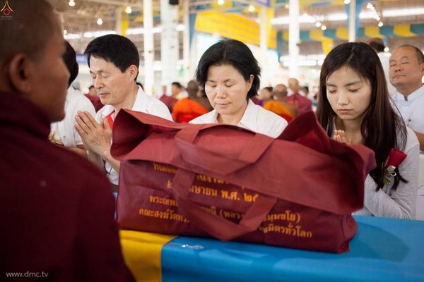 Thái Lan: Chùm ảnh Sự kiện Ngày Trái Đất tổ chức tại Tu viện viện Wat Phra Dhammakaya, Bangkok