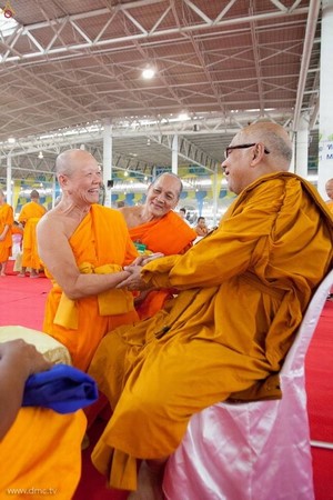 Thái Lan: Chùm ảnh Sự kiện Ngày Trái Đất tổ chức tại Tu viện viện Wat Phra Dhammakaya, Bangkok