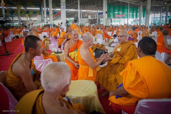 Thái Lan: Chùm ảnh Sự kiện Ngày Trái Đất tổ chức tại Tu viện viện Wat Phra Dhammakaya, Bangkok