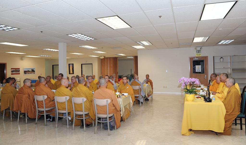 California: Chùm Ảnh Đón Mừng Đại Lễ Phật Đản PL 2559 Ở Một Số Chùa