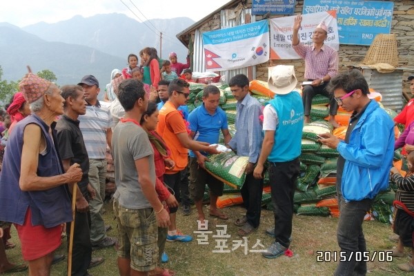 Chùm ảnh Phật giáo Hàn Quốc cứu trợ nạn động đất tại Nepal