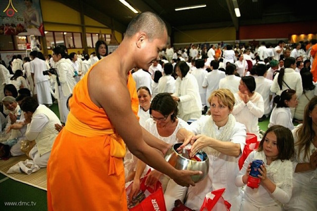 Đức Quốc: Chùm ảnh Lễ Loknimit Okpattsima tại chùa  Wat Phra Dhammakaya, bang Bavaria