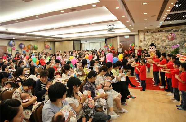 Hồng Kông: Lễ Phật đản chân dung và tấm gương gia đình hạnh phúc