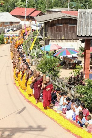 Thái Lan: Chùm ảnh Lễ cung nghinh Xá lợi và đón rước tại ngôi Cổ tự Wat Chedi Luang