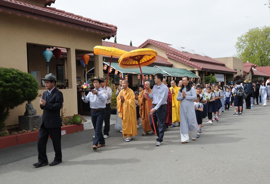 California: Chùm Ảnh Đón Mừng Đại Lễ Phật Đản PL 2559 Ở Một Số Chùa