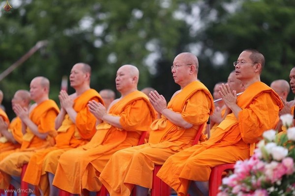 Thái Lan: Chùm ảnh Sự kiện Ngày Trái Đất tổ chức tại Tu viện viện Wat Phra Dhammakaya, Bangkok