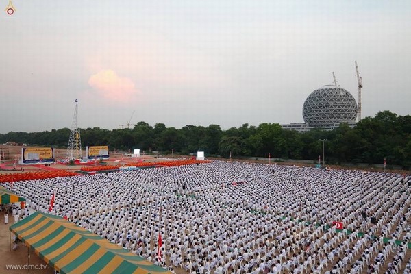 Thái Lan: Chùm ảnh Sự kiện Ngày Trái Đất tổ chức tại Tu viện viện Wat Phra Dhammakaya, Bangkok