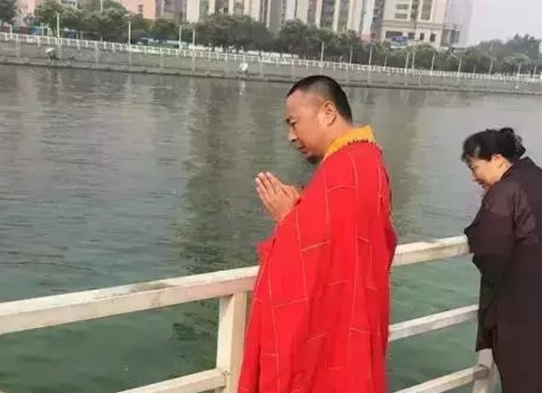 Trung Quốc: Pháp sư Vĩnh Tín cùng chư Tăng Thiếu Lâm Tự cầu phúc thảm họa Thiên Tân