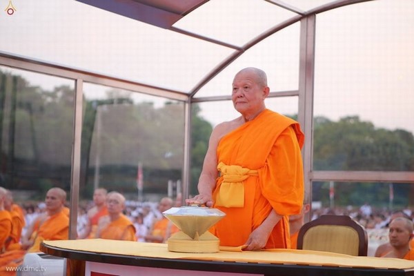 Thái Lan: Chùm ảnh Sự kiện Ngày Trái Đất tổ chức tại Tu viện viện Wat Phra Dhammakaya, Bangkok