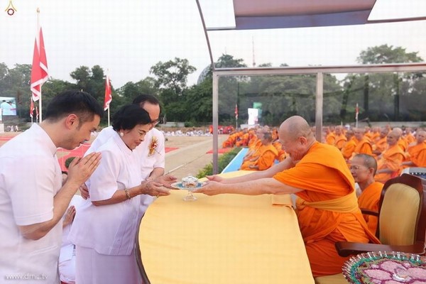 Thái Lan: Chùm ảnh Sự kiện Ngày Trái Đất tổ chức tại Tu viện viện Wat Phra Dhammakaya, Bangkok