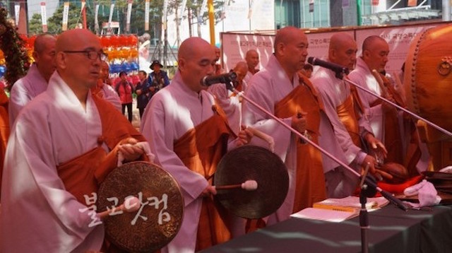 Hàn Quốc: Chùm ảnh Lễ Trai đàn Vô Già Hội hơn 300 nghìn người tham dự
