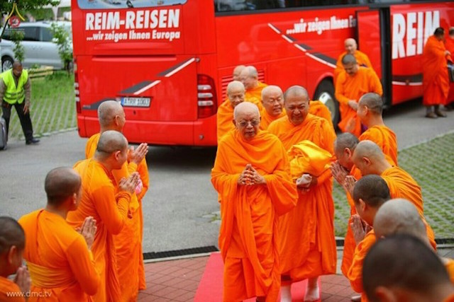 Đức Quốc: Chùm ảnh Lễ Loknimit Okpattsima tại chùa  Wat Phra Dhammakaya, bang Bavaria