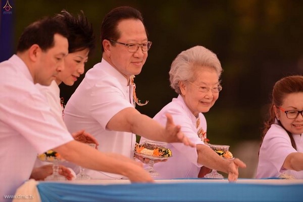 Thái Lan: Chùm ảnh Sự kiện Ngày Trái Đất tổ chức tại Tu viện viện Wat Phra Dhammakaya, Bangkok