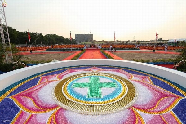 Thái Lan: Chùm ảnh Sự kiện Ngày Trái Đất tổ chức tại Tu viện viện Wat Phra Dhammakaya, Bangkok