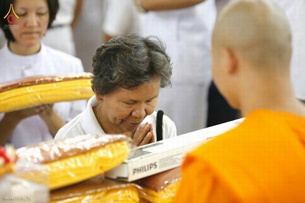 Thái Lan: Chùm ảnh lễ dâng áo mưa và đèn chiếu sáng mùa Hạ tại Dhammakaya