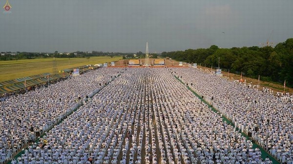 Thái Lan: Chùm ảnh Sự kiện Ngày Trái Đất tổ chức tại Tu viện viện Wat Phra Dhammakaya, Bangkok