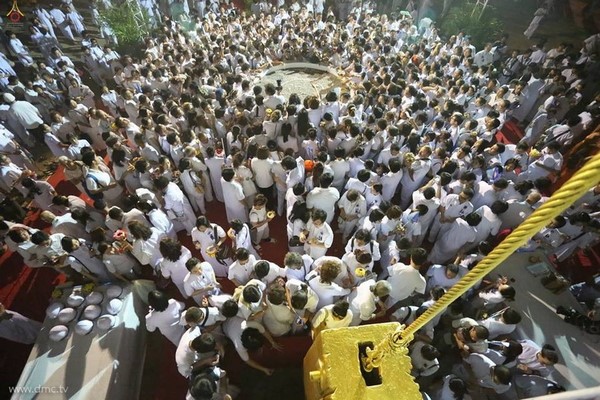 Thái Lan: Chùm ảnh Sự kiện Ngày Trái Đất tổ chức tại Tu viện viện Wat Phra Dhammakaya, Bangkok