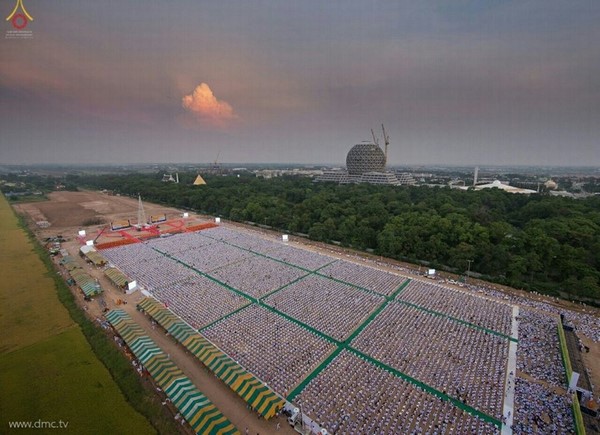 Thái Lan: Chùm ảnh Sự kiện Ngày Trái Đất tổ chức tại Tu viện viện Wat Phra Dhammakaya, Bangkok