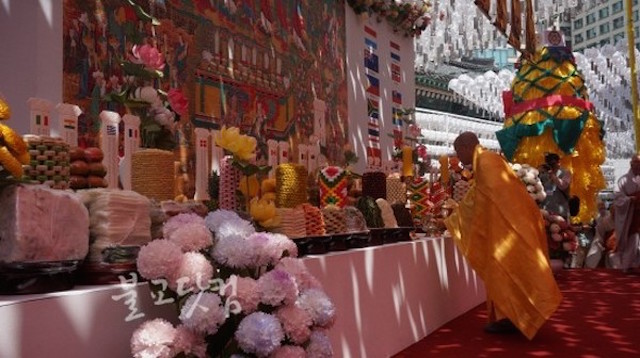 Hàn Quốc: Chùm ảnh Lễ Trai đàn Vô Già Hội hơn 300 nghìn người tham dự