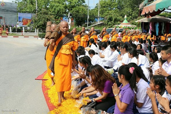 Thái Lan: Chùm ảnh Lễ cung nghinh Xá lợi và đón rước tại ngôi Cổ tự Wat Chedi Luang