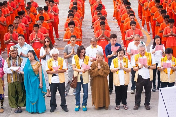 Philippines: Chùm ảnh Kính mừng Phật đản PL. 2559 tại nhà tù Cebu