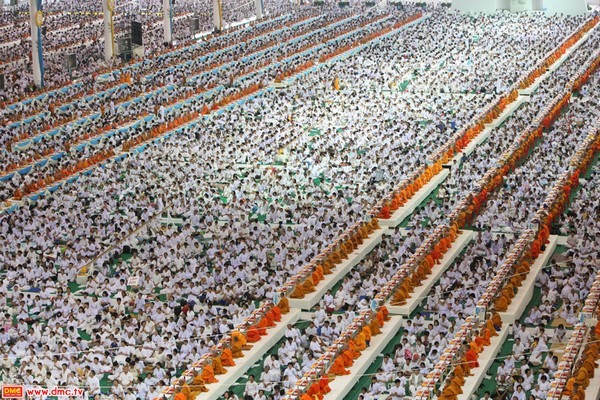 Thái Lan: Chùm ảnh Sự kiện Ngày Trái Đất tổ chức tại Tu viện viện Wat Phra Dhammakaya, Bangkok