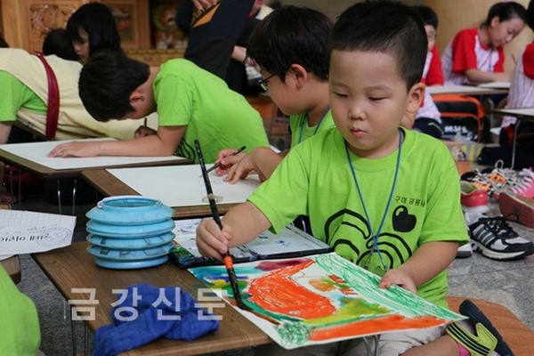 HànQuốc: 600 Thiếu niên Phật tử họa vẽ hội văn hoá Baekiljang