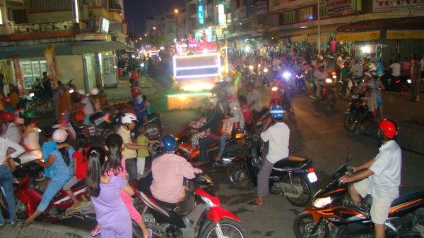 Hà Tiên: Chùm ảnh Đại lễ Phật đản tại biên cương cực nam Tổ quốc