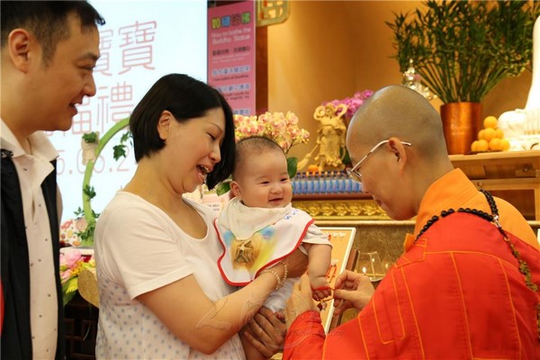 Hồng Kông: Lễ Phật đản chân dung và tấm gương gia đình hạnh phúc