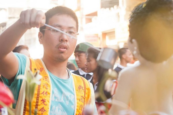 Philippines: Chùm ảnh Phật đản tổ chức xe hoa di động cho dân Phi tắm Phật chốn đô thị
