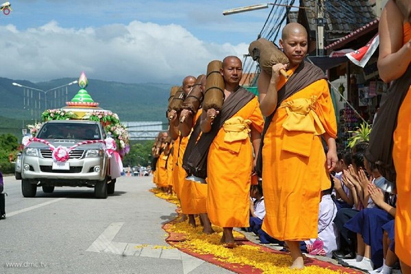 Thái Lan: Chùm ảnh Lễ cung nghinh Xá lợi và đón rước tại ngôi Cổ tự Wat Chedi Luang