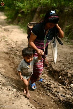Chùm ảnh: Tăng sĩ trẻ Thái Lan khất thực kết duyên xây chùa