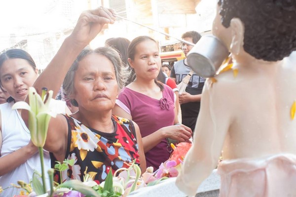Philippines: Chùm ảnh Phật đản tổ chức xe hoa di động cho dân Phi tắm Phật chốn đô thị